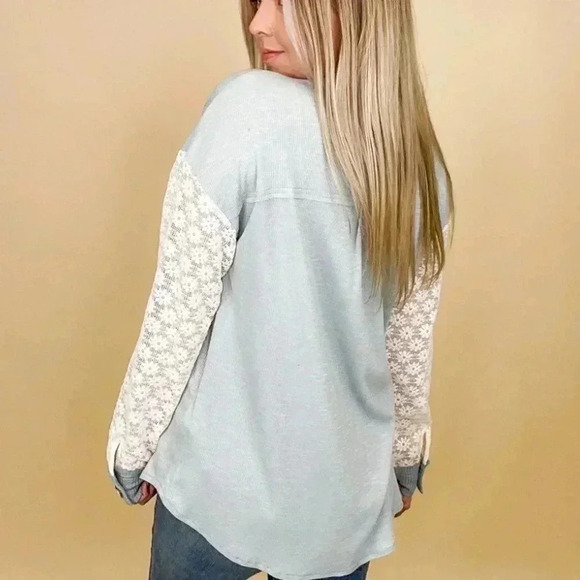 Hem & Thread Women’s Blue Button Down/Shacket With Lace Detail. NWT. Size Small - Picture 2 of 9